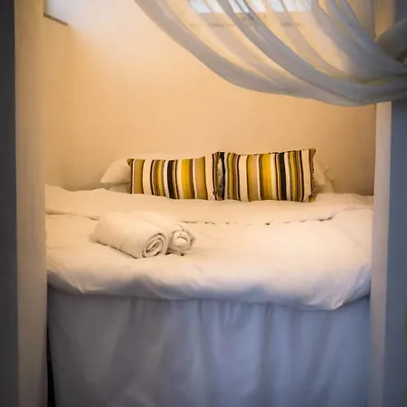 Spacious Studio In Apartment *