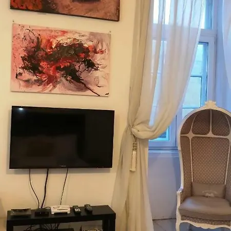 Spacious Studio In Apartment
